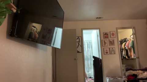 Media: cxbraj Chaturbate 2023-12-31 02:19:00