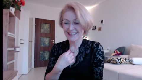 Media: jasmin18v Chaturbate 2023-12-31 14:28:00