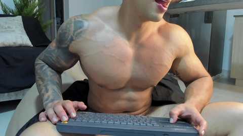 Media: nicolasmuscle Chaturbate 2024-01-06 11:07:00