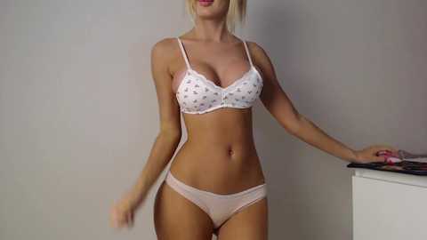 Media: trixie_taylor Chaturbate 2024-01-09 01:56:00