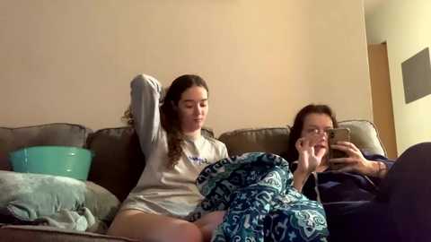 Media: kylieexoxoxo2432 Chaturbate 2024-01-10 21:12:00