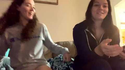 Media: kylieexoxoxo2432 Chaturbate 2024-01-10 21:38:00