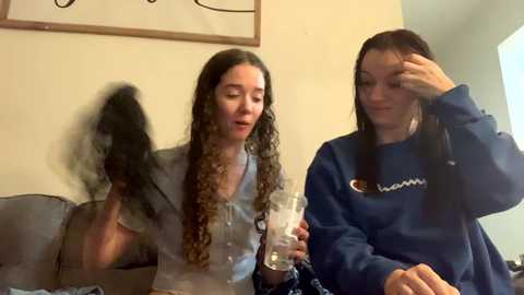 Media: kylieexoxoxo2432 Chaturbate 2024-01-10 22:37:00