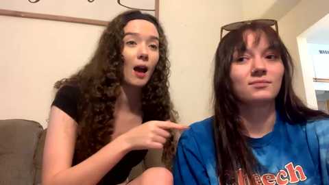 Media: kylieexoxoxo2432 Chaturbate 2024-01-11 23:26:00