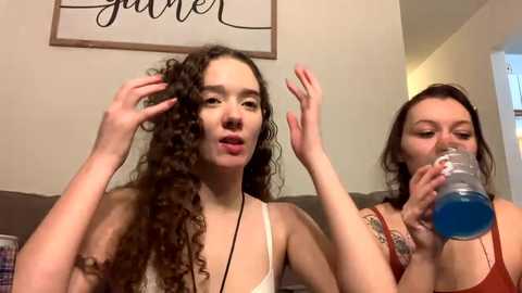 Media: kylieexoxoxo2432 Chaturbate 2024-01-13 07:22:00