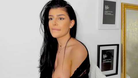 Media: moniqueeass Chaturbate 2024-01-17 13:54:00
