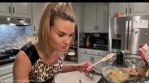 Media: phoenix_taylor Chaturbate 2024-02-08 03:56:00