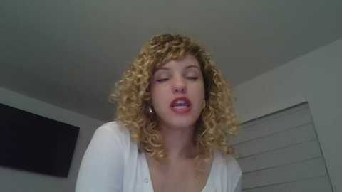 Media: theislandgirl Chaturbate 2024-02-25 02:31:00