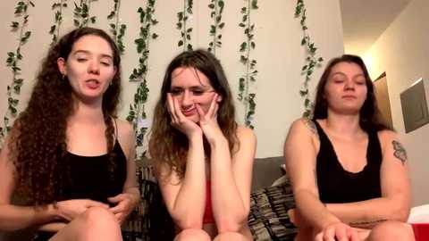 Media: kylieexoxoxo2432 Chaturbate 2024-03-07 04:20:00