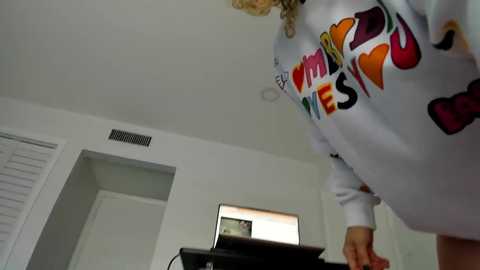 Media: theislandgirl Chaturbate 2024-03-15 19:24:00