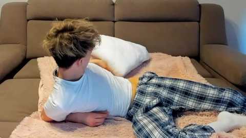 Media: lanny_fandi Chaturbate 2024-03-21 08:24:00