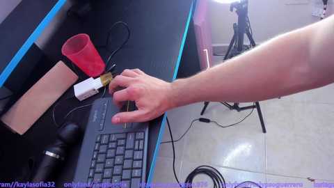 Media: calypso_and_ge1 Chaturbate 2024-03-25 20:01:00