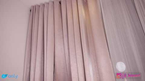 Media: _lasuescun Chaturbate 2024-04-01 03:52:00