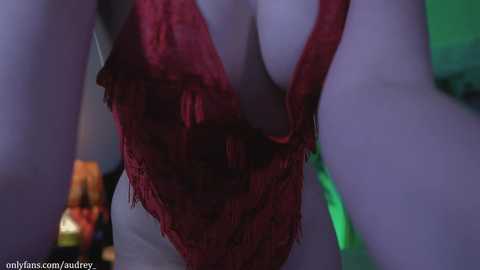 Media: audrey_ Chaturbate 2024-04-04 04:51:00