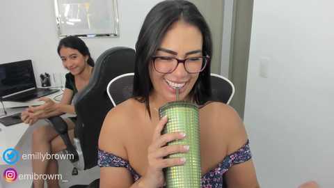 Media: emillybrowm Chaturbate 2024-04-05 16:52:00