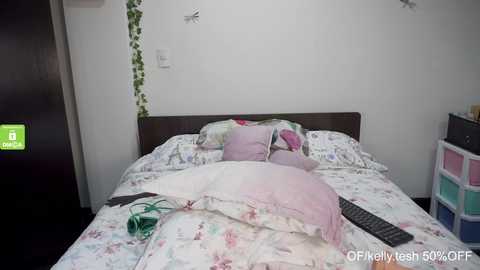 Media: kellytesh Chaturbate 2024-04-05 23:00:00