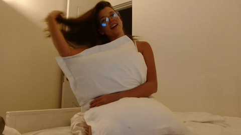 Media: bitter_moon Chaturbate 2024-04-07 00:28:00