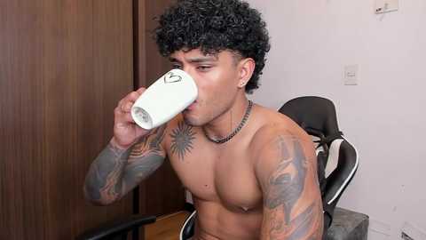 Media: alessandro_vanni Chaturbate 2024-09-19 14:22:00