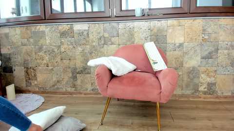 Media: kathy_baby Chaturbate 2024-09-19 08:03:00