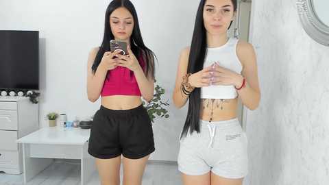 Media: dirtygirls99 Chaturbate 2024-09-20 09:05:00