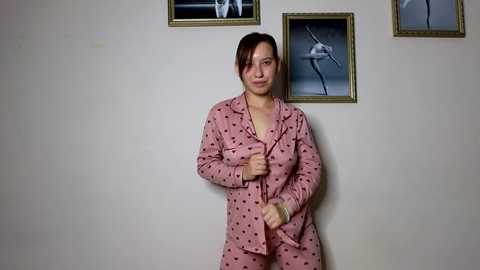 Media: just_emmy Chaturbate 2024-09-20 06:02:00