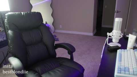 Media: bestblondiiecb Chaturbate 2024-09-21 22:55:00