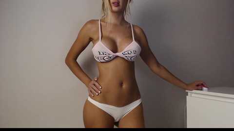 Media: trixie_taylor Chaturbate 2024-09-21 21:44:00