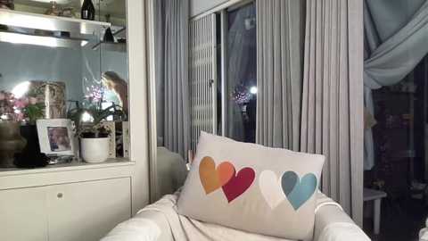 Media: gl1tter_barbie Chaturbate 2024-09-22 16:21:00