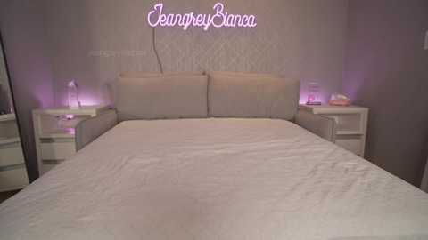 Media: jeangreybianca Chaturbate 2024-09-22 00:04:00