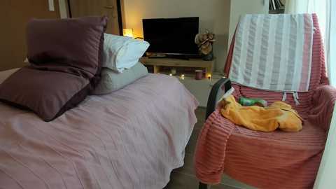 Media: bestgirl_ofthe_neighborhood Chaturbate 2024-09-23 10:19:00