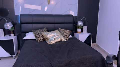 Media: annaliese_bach Chaturbate 2024-09-27 00:40:00