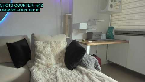Media: lonelly_lolly98 Chaturbate 2024-09-27 21:49:00