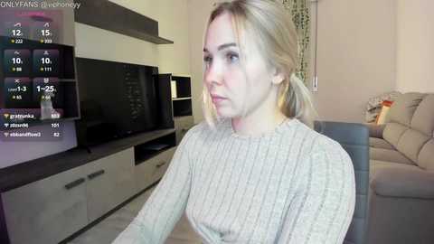 Media: xxxhoneyxx Chaturbate 2024-09-27 00:41:00