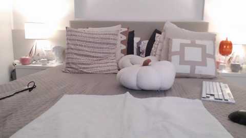 Media: smileyouarehere Chaturbate 2024-09-28 01:57:00