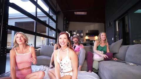 Media: blondefoxsilverfox Chaturbate 2024-09-30 00:16:00