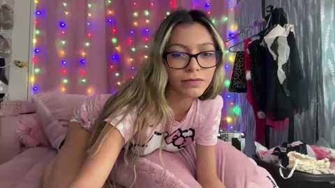 Media: giaavalentinee Chaturbate 2024-09-30 04:49:00