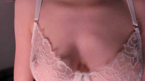Media: lauratanguy Chaturbate 2024-10-03 16:04:00