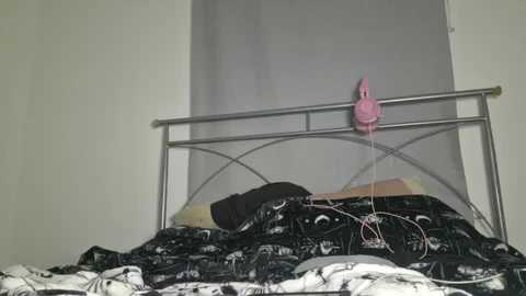Media: lizzyylovesick Chaturbate 2024-10-04 17:21:00
