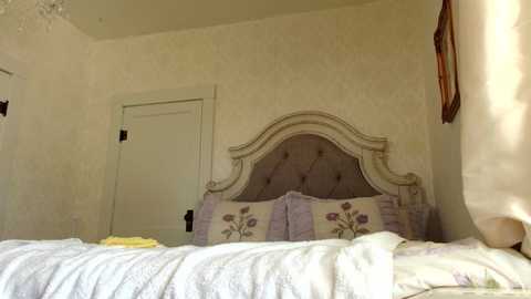 Media: littlegreekflower Chaturbate 2024-10-06 16:43:00