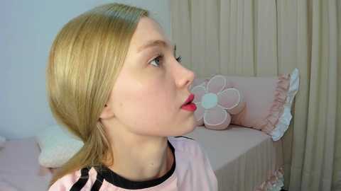 Media: kitty__sophie Chaturbate 2024-10-08 17:01:00