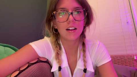 Media: oliviahansleyy Chaturbate 2024-10-08 07:51:00