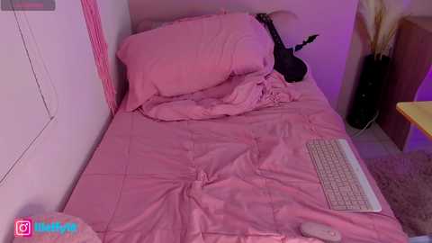 Media: little_effy18_ Chaturbate 2024-10-09 03:42:00