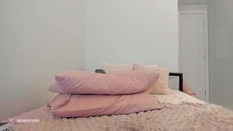 Media: secretgirlfriendxo Chaturbate 2024-10-10 10:18:00