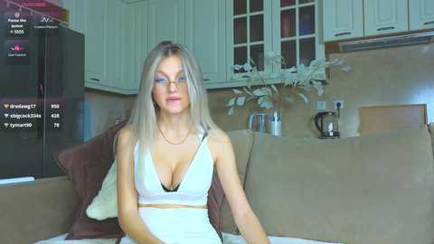 Media: emilydancee Chaturbate 2024-10-14 15:21:00