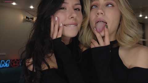 Media: yononeey Chaturbate 2024-10-14 18:21:00