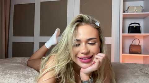 Media: julia_rle Chaturbate 2024-10-15 23:07:00