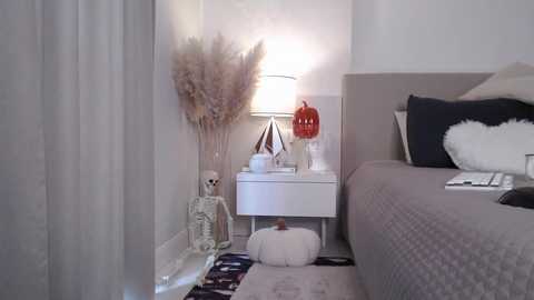 Media: smileyouarehere Chaturbate 2024-10-15 08:53:00
