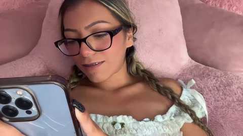 Media: giaavalentinee Chaturbate 2024-10-16 02:34:00