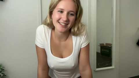 Media: itsssosierra Chaturbate 2024-10-16 02:58:00