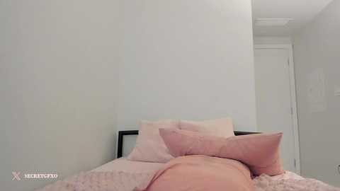 Media: secretgirlfriendxo Chaturbate 2024-10-16 11:18:00